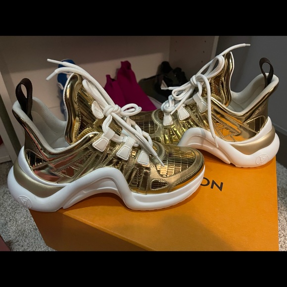 Authentic Gold LV arch light sneaker - Picture 3 of 3